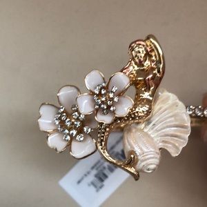 Betsey Johnson Gold Tone Hinged Bypass Bangle Mermaid Flower & Seashell NWT